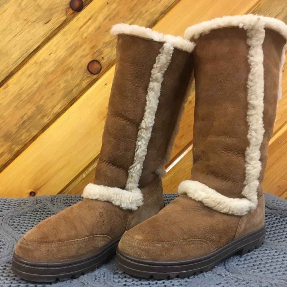 Tan fur trimmed uggs